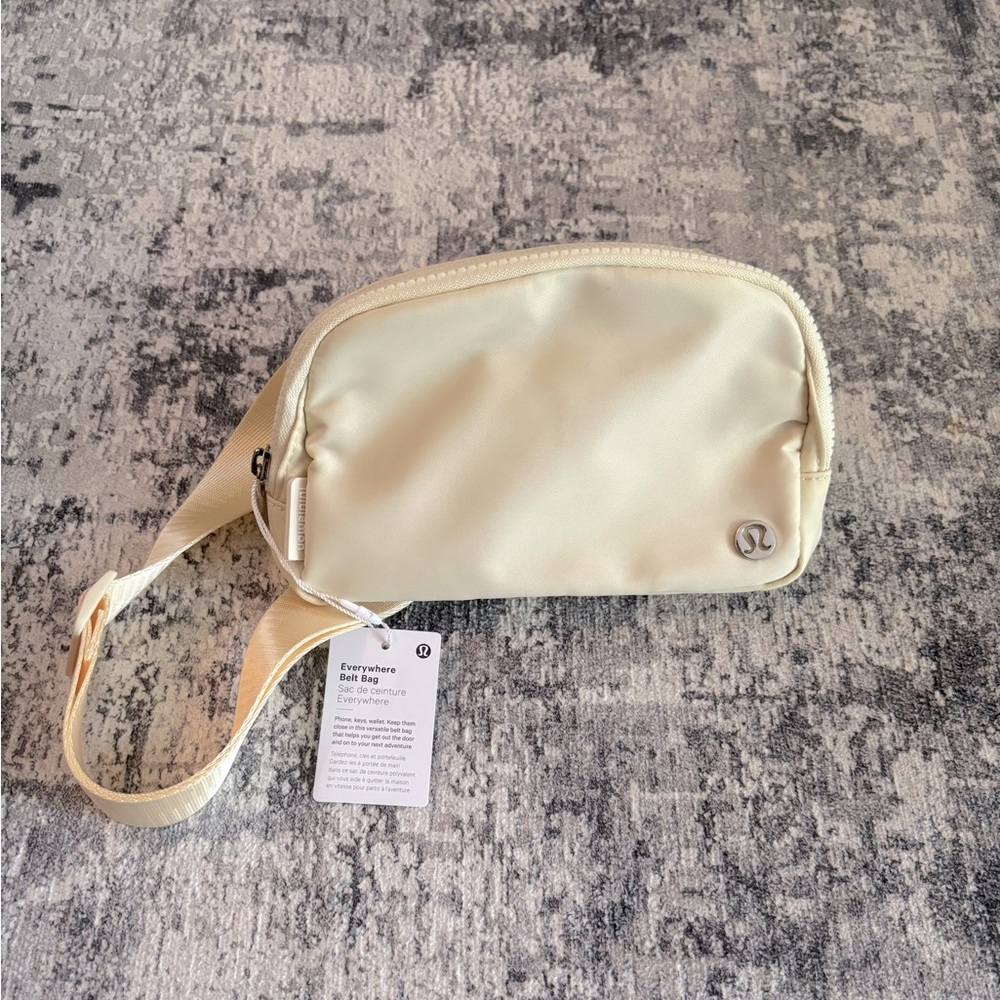 NWT! Fashion Lululemon Everywhere Belt Bag, cream. FIRM on price.